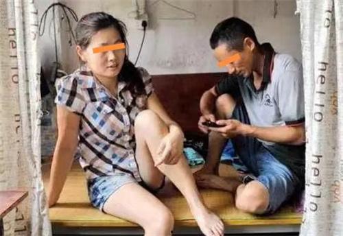 不道德的老婆在线观看,在线观看背后的伦理争议  第2张